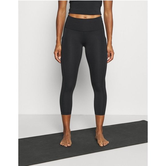 Athleta Pants - 🏷️NWT Athleta Ultimate Stash 7/8 Tight In Black - Size XXS